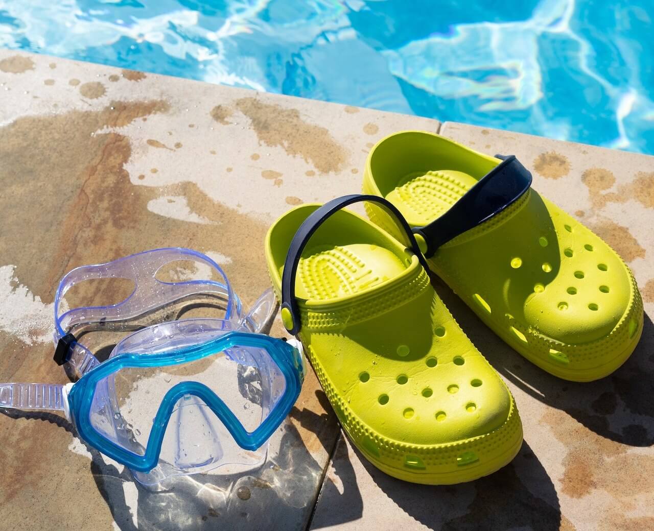 How to choose swimming slippers for men - Swimming Streamline